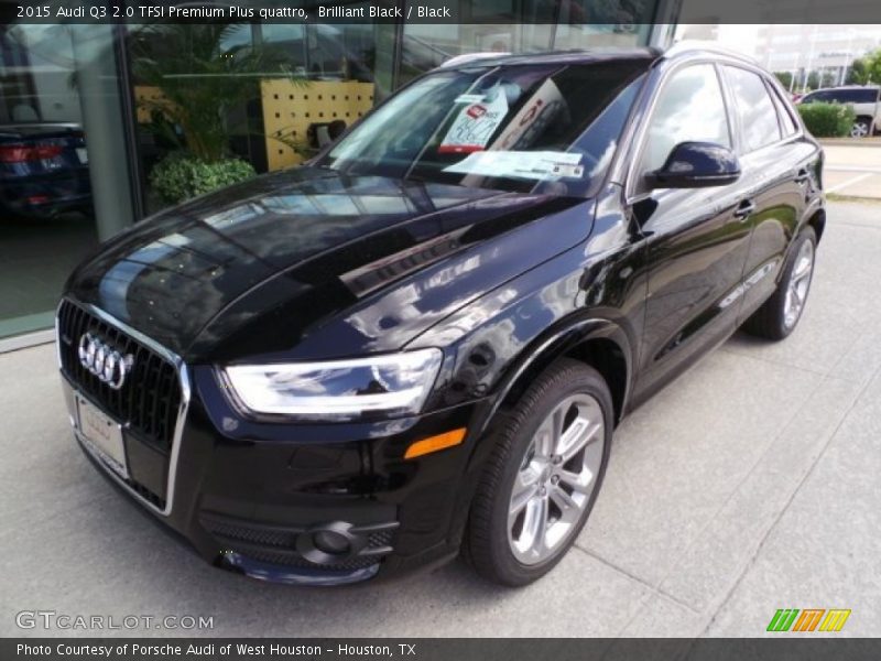 Front 3/4 View of 2015 Q3 2.0 TFSI Premium Plus quattro