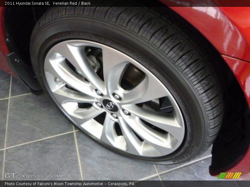 Venetian Red / Black 2011 Hyundai Sonata SE