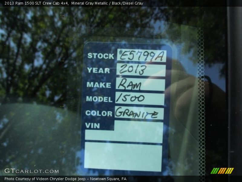Mineral Gray Metallic / Black/Diesel Gray 2013 Ram 1500 SLT Crew Cab 4x4