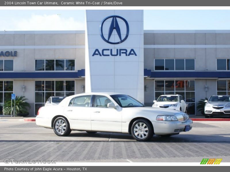 Ceramic White Tri-Coat / Shale/Dove 2004 Lincoln Town Car Ultimate