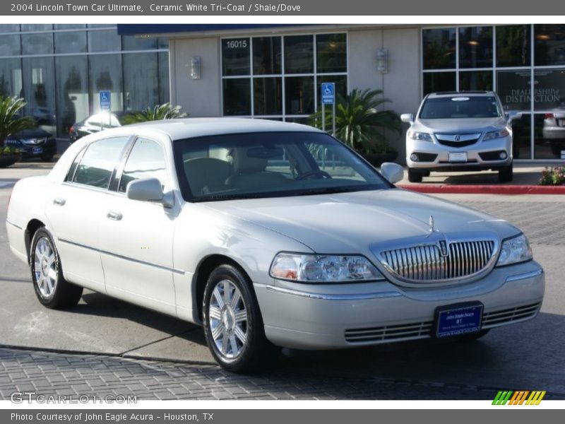 Ceramic White Tri-Coat / Shale/Dove 2004 Lincoln Town Car Ultimate