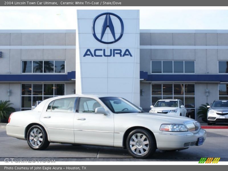 Ceramic White Tri-Coat / Shale/Dove 2004 Lincoln Town Car Ultimate