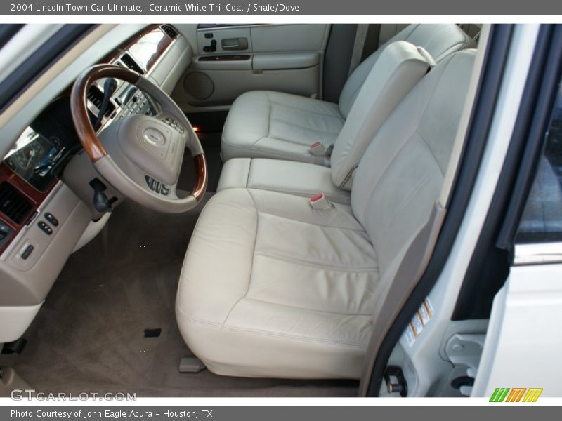 Ceramic White Tri-Coat / Shale/Dove 2004 Lincoln Town Car Ultimate