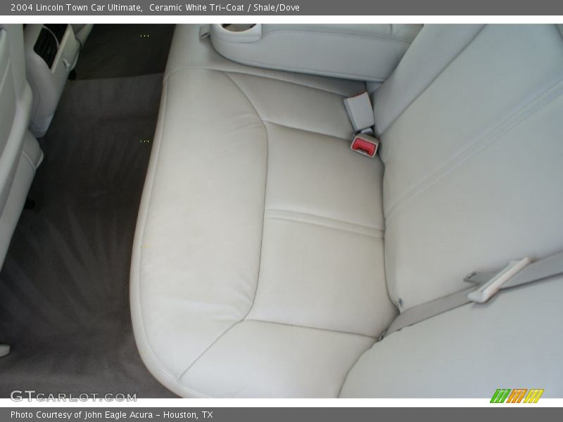 Ceramic White Tri-Coat / Shale/Dove 2004 Lincoln Town Car Ultimate