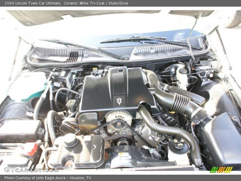 Ceramic White Tri-Coat / Shale/Dove 2004 Lincoln Town Car Ultimate