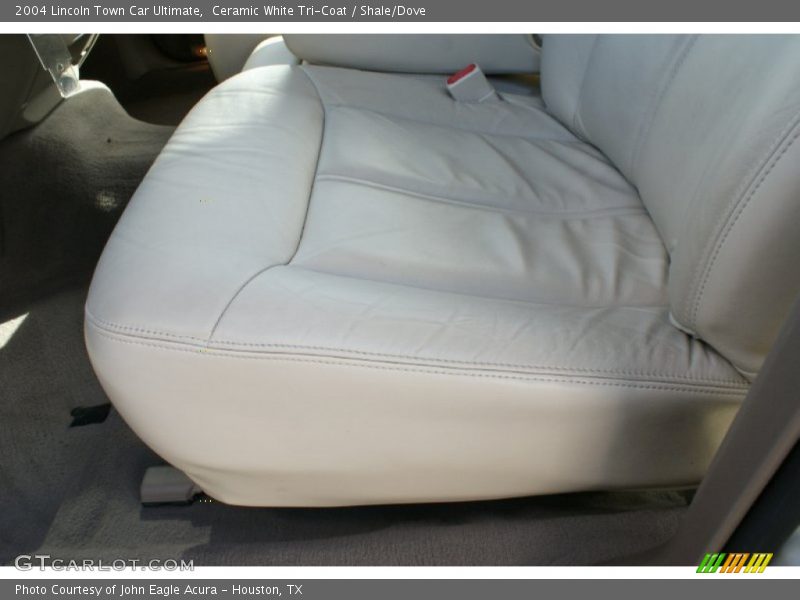 Ceramic White Tri-Coat / Shale/Dove 2004 Lincoln Town Car Ultimate