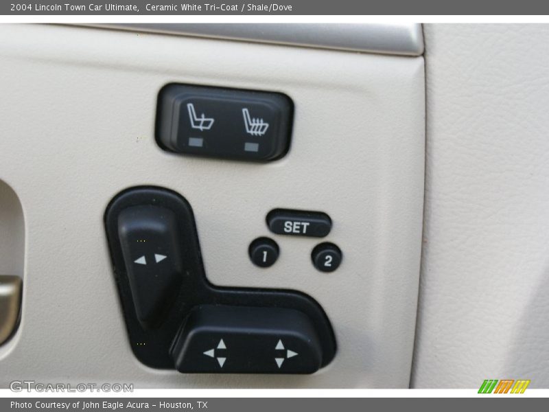 Ceramic White Tri-Coat / Shale/Dove 2004 Lincoln Town Car Ultimate