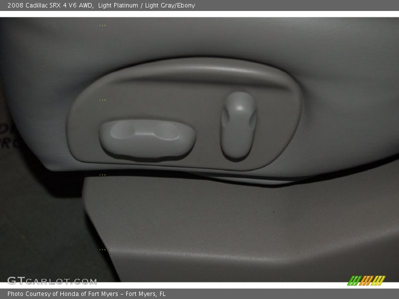 Light Platinum / Light Gray/Ebony 2008 Cadillac SRX 4 V6 AWD
