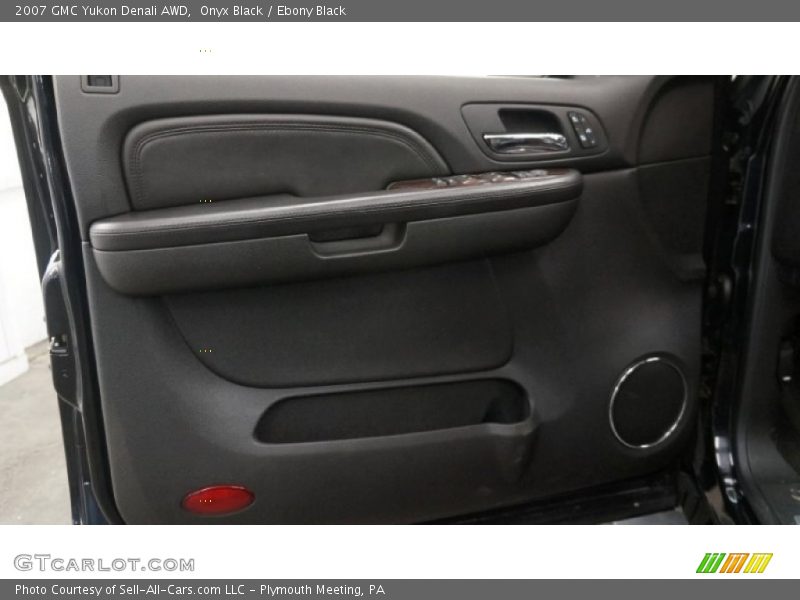 Onyx Black / Ebony Black 2007 GMC Yukon Denali AWD
