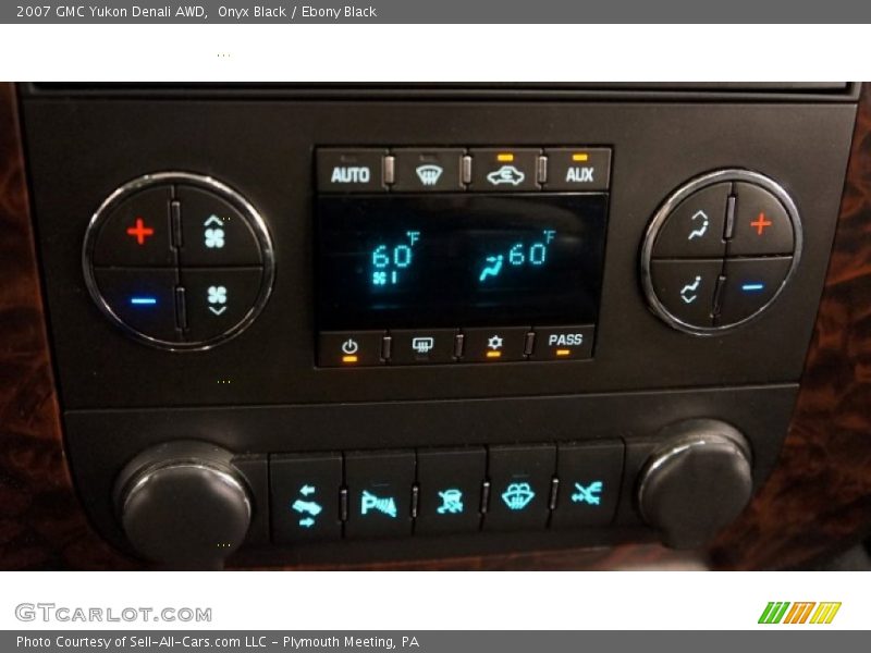 Onyx Black / Ebony Black 2007 GMC Yukon Denali AWD