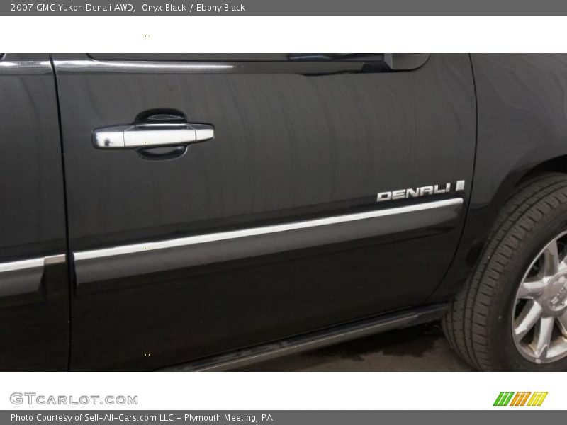 Onyx Black / Ebony Black 2007 GMC Yukon Denali AWD