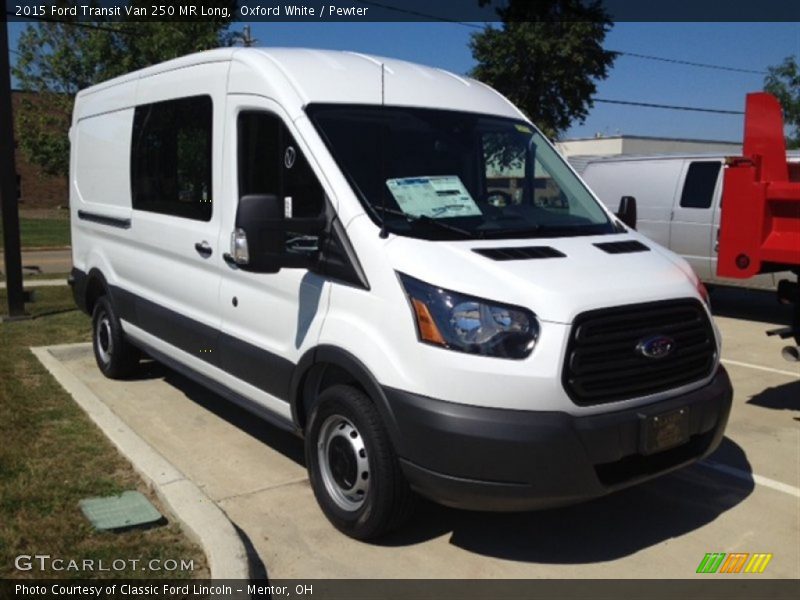 Front 3/4 View of 2015 Transit Van 250 MR Long