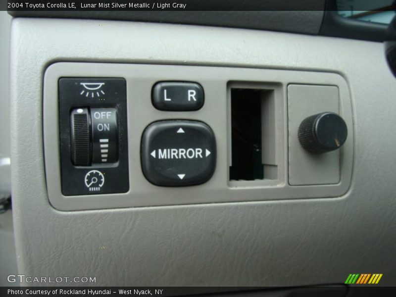 Controls of 2004 Corolla LE