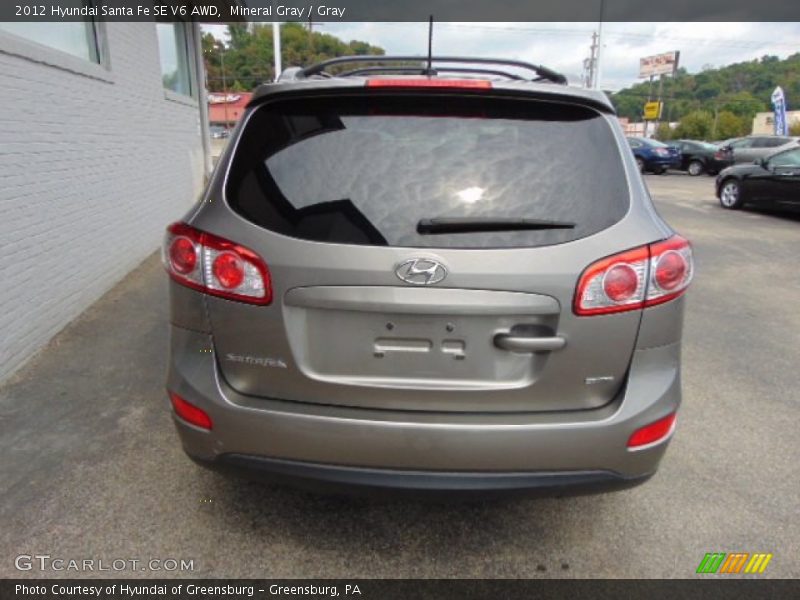 Mineral Gray / Gray 2012 Hyundai Santa Fe SE V6 AWD