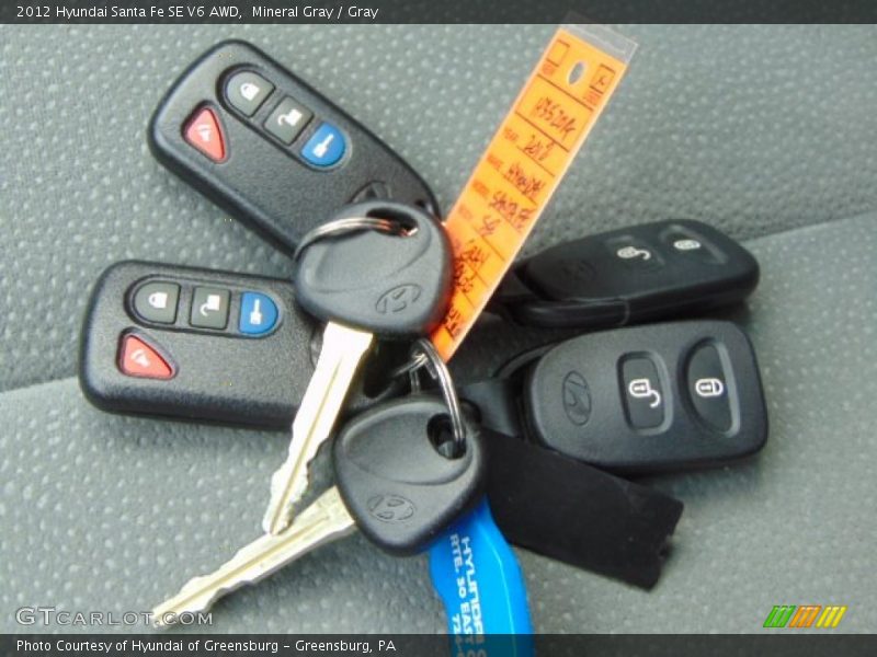 Mineral Gray / Gray 2012 Hyundai Santa Fe SE V6 AWD
