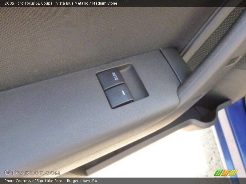 Vista Blue Metallic / Medium Stone 2009 Ford Focus SE Coupe
