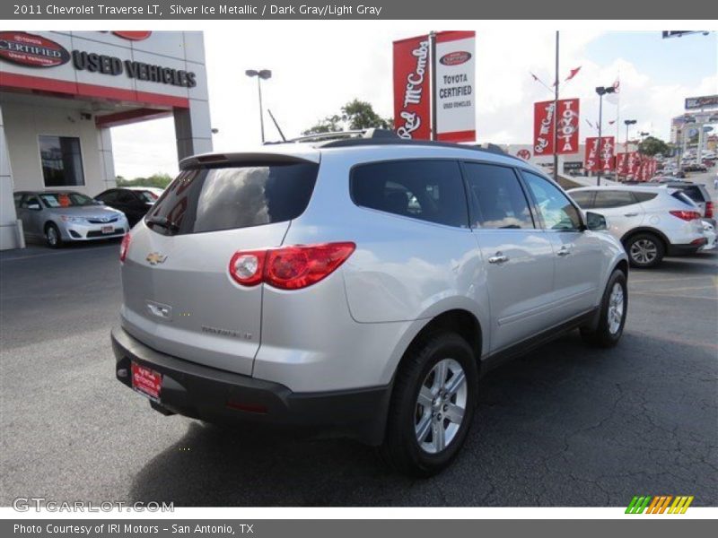 Silver Ice Metallic / Dark Gray/Light Gray 2011 Chevrolet Traverse LT