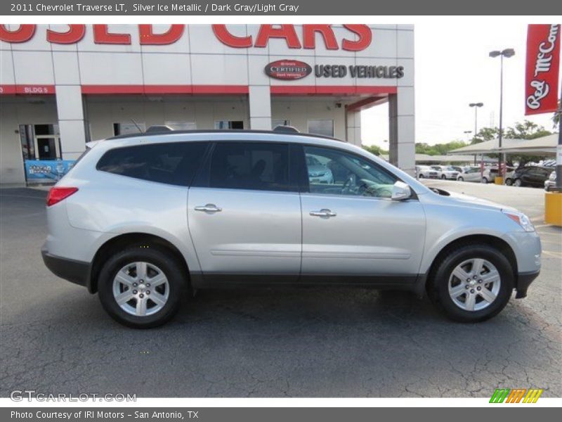 Silver Ice Metallic / Dark Gray/Light Gray 2011 Chevrolet Traverse LT