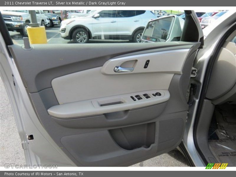 Silver Ice Metallic / Dark Gray/Light Gray 2011 Chevrolet Traverse LT