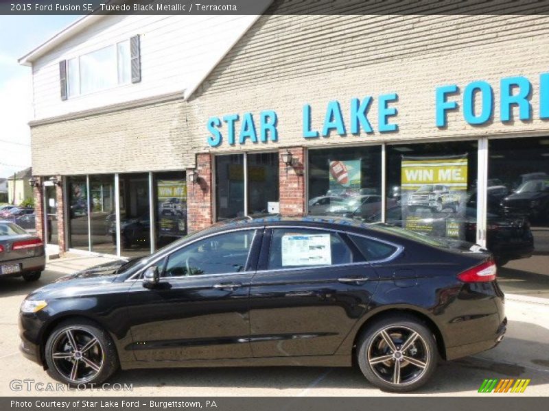 Tuxedo Black Metallic / Terracotta 2015 Ford Fusion SE