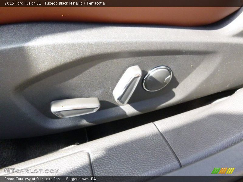Tuxedo Black Metallic / Terracotta 2015 Ford Fusion SE