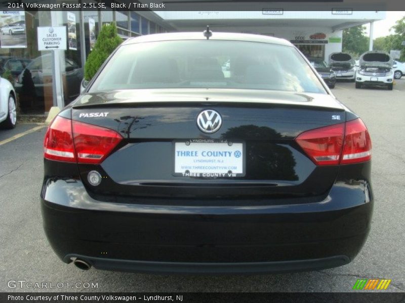 Black / Titan Black 2014 Volkswagen Passat 2.5L SE