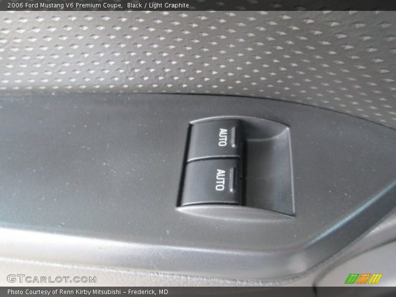 Black / Light Graphite 2006 Ford Mustang V6 Premium Coupe