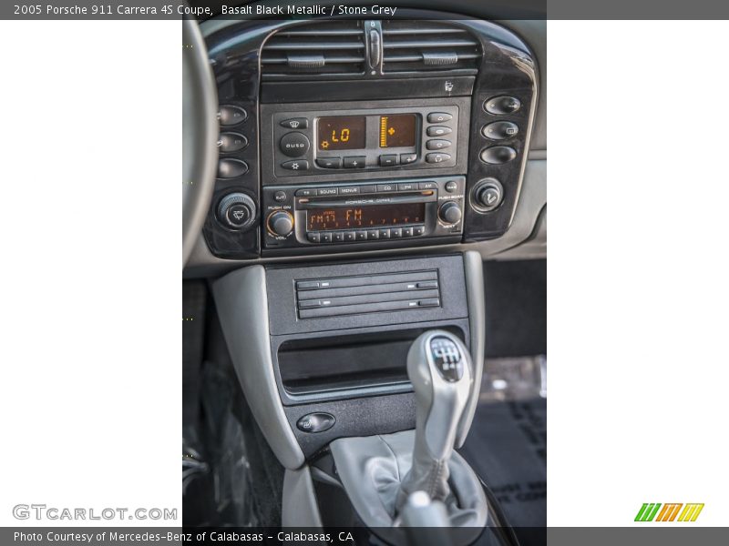 Controls of 2005 911 Carrera 4S Coupe