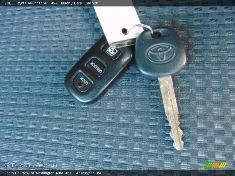 Black / Dark Charcoal 2005 Toyota 4Runner SR5 4x4