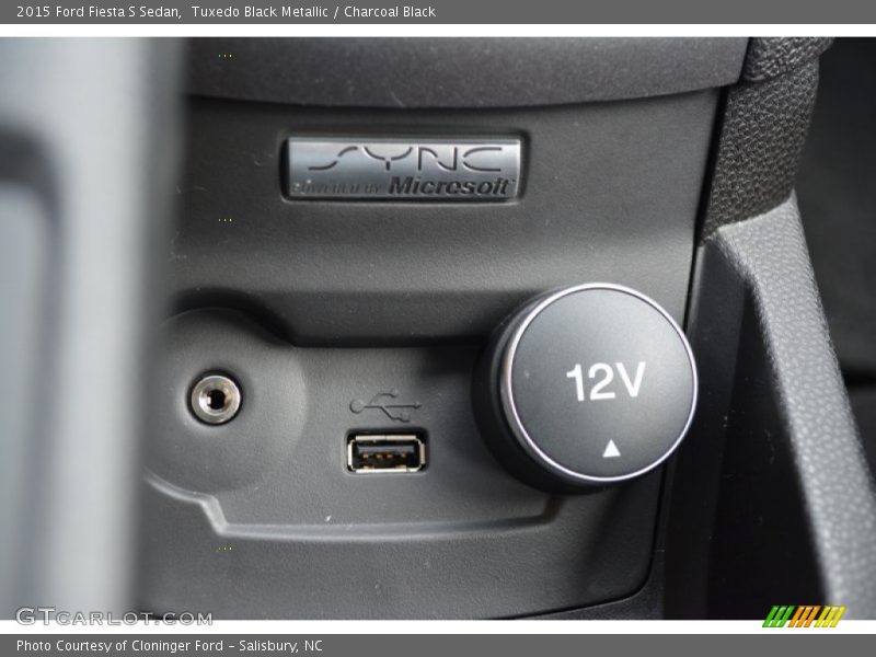 Tuxedo Black Metallic / Charcoal Black 2015 Ford Fiesta S Sedan