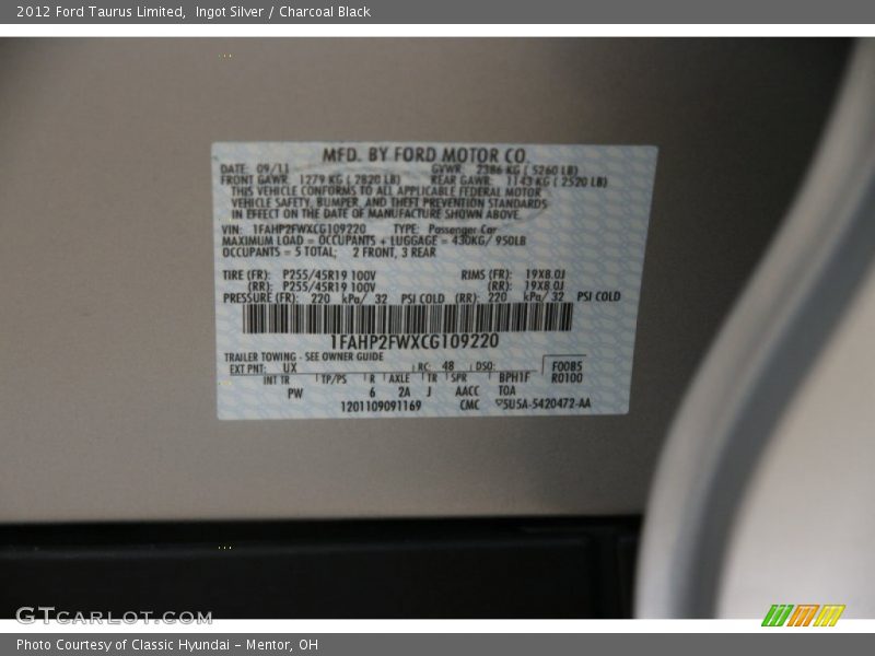 Ingot Silver / Charcoal Black 2012 Ford Taurus Limited