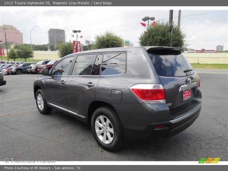 Magnetic Gray Metallic / Sand Beige 2013 Toyota Highlander SE