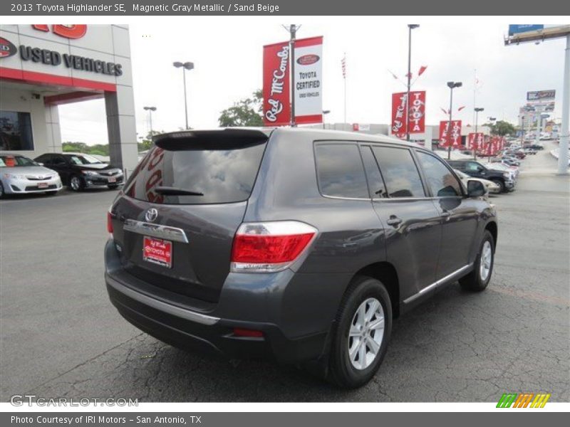 Magnetic Gray Metallic / Sand Beige 2013 Toyota Highlander SE