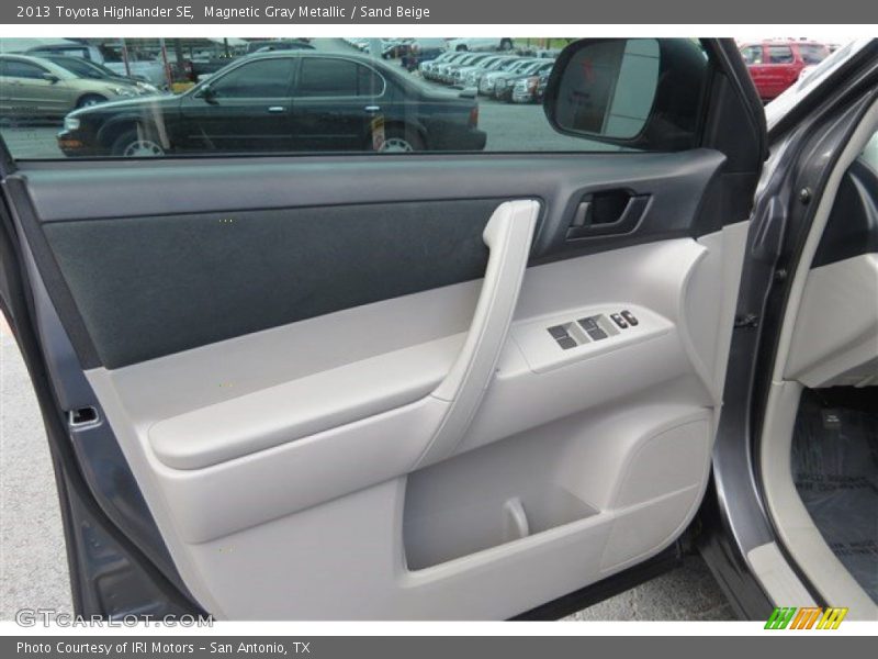Magnetic Gray Metallic / Sand Beige 2013 Toyota Highlander SE