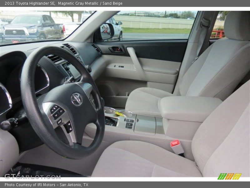 Magnetic Gray Metallic / Sand Beige 2013 Toyota Highlander SE