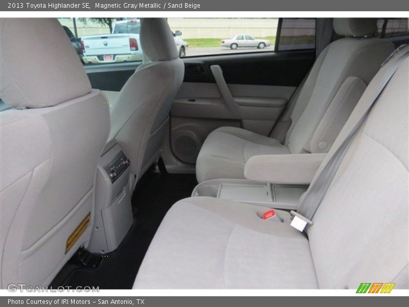 Magnetic Gray Metallic / Sand Beige 2013 Toyota Highlander SE