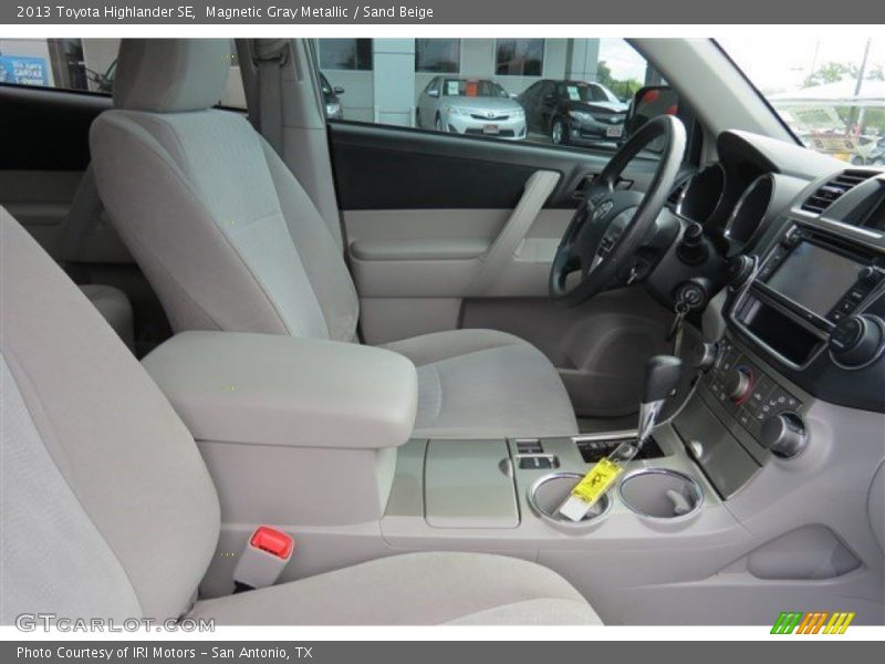 Magnetic Gray Metallic / Sand Beige 2013 Toyota Highlander SE