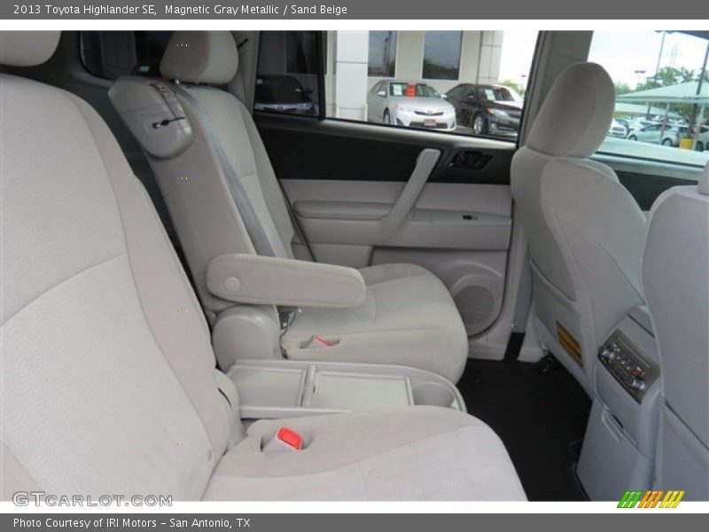 Magnetic Gray Metallic / Sand Beige 2013 Toyota Highlander SE