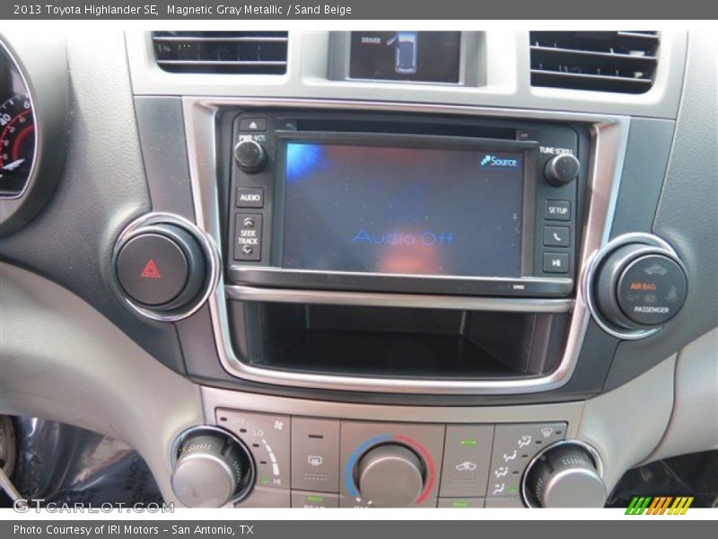 Magnetic Gray Metallic / Sand Beige 2013 Toyota Highlander SE