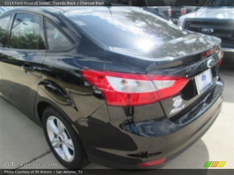 Tuxedo Black / Charcoal Black 2014 Ford Focus SE Sedan