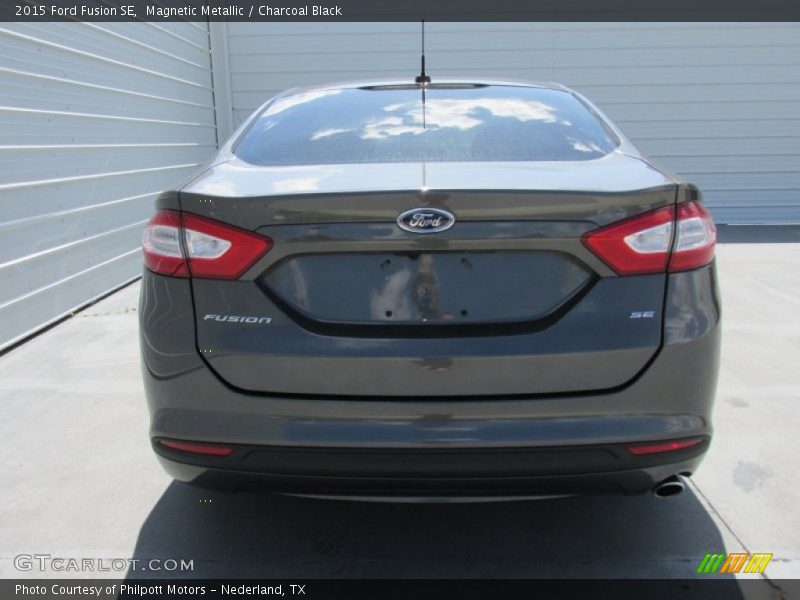 Magnetic Metallic / Charcoal Black 2015 Ford Fusion SE