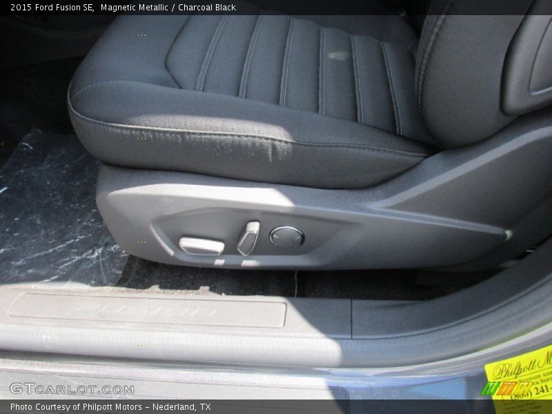 Magnetic Metallic / Charcoal Black 2015 Ford Fusion SE
