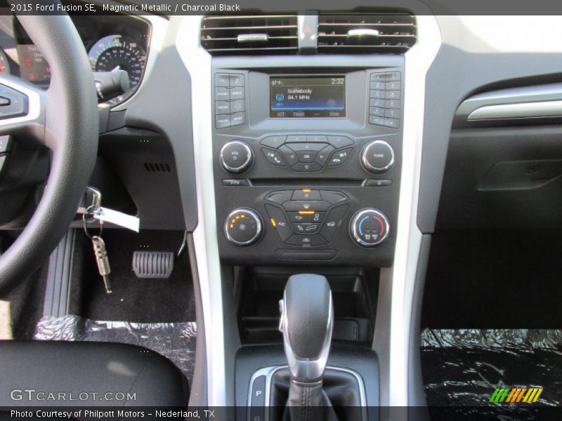 Magnetic Metallic / Charcoal Black 2015 Ford Fusion SE