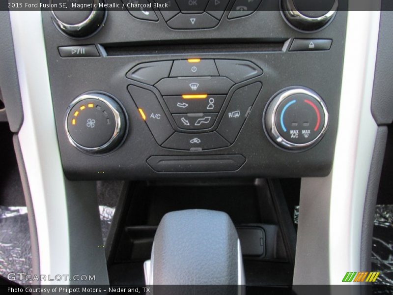 Magnetic Metallic / Charcoal Black 2015 Ford Fusion SE