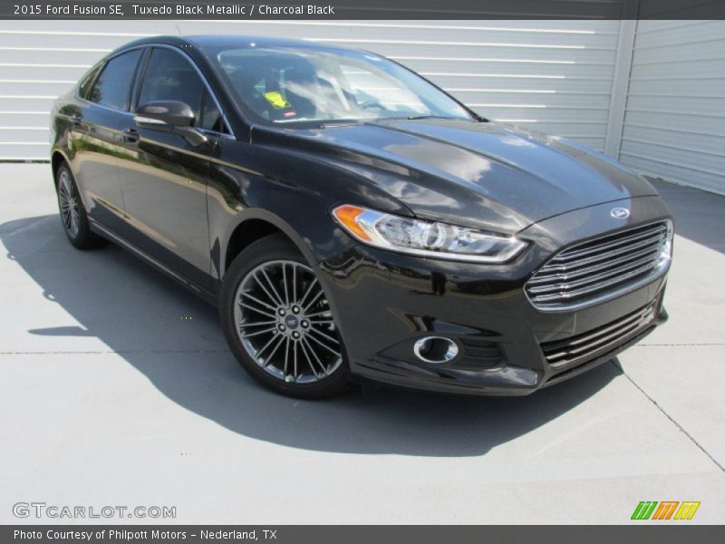 Tuxedo Black Metallic / Charcoal Black 2015 Ford Fusion SE