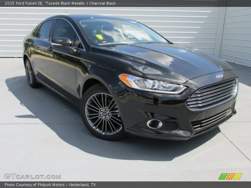 Tuxedo Black Metallic / Charcoal Black 2015 Ford Fusion SE
