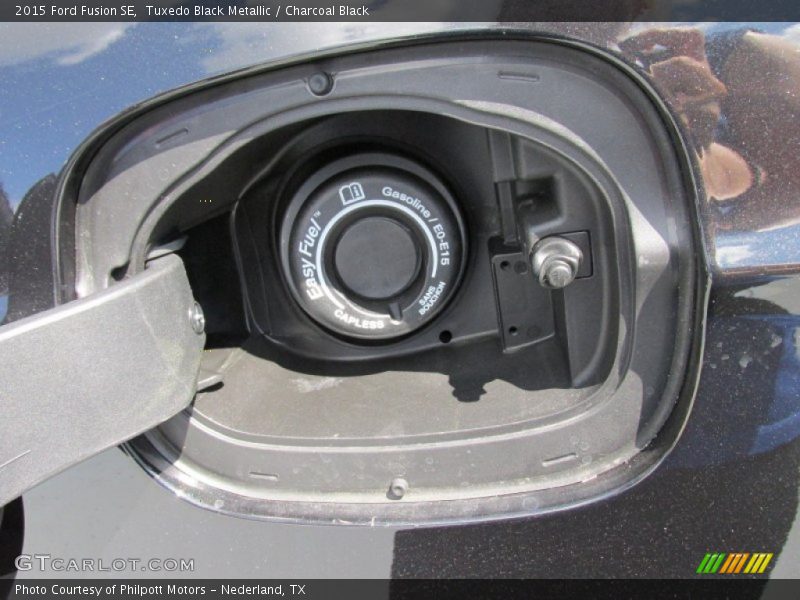 Tuxedo Black Metallic / Charcoal Black 2015 Ford Fusion SE