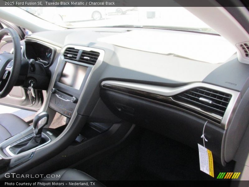 Tuxedo Black Metallic / Charcoal Black 2015 Ford Fusion SE