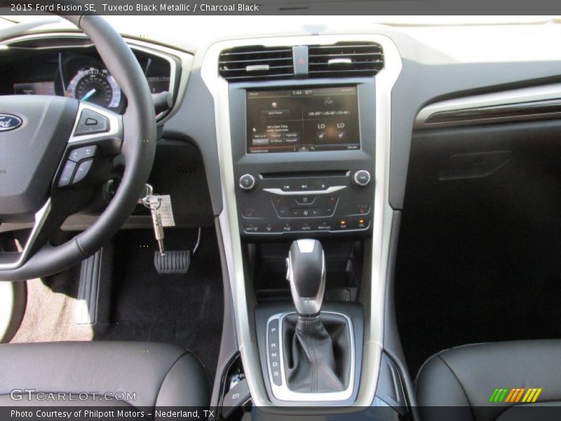 Tuxedo Black Metallic / Charcoal Black 2015 Ford Fusion SE