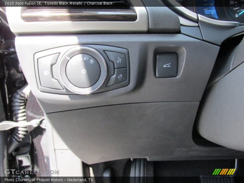 Tuxedo Black Metallic / Charcoal Black 2015 Ford Fusion SE